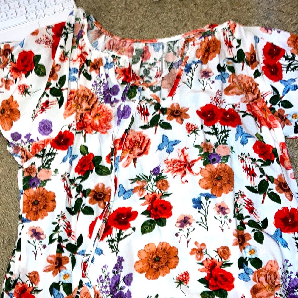 White floral short sleeve blouse